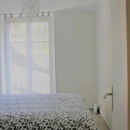 Centre 2-8 P., View And Chillon Castle *